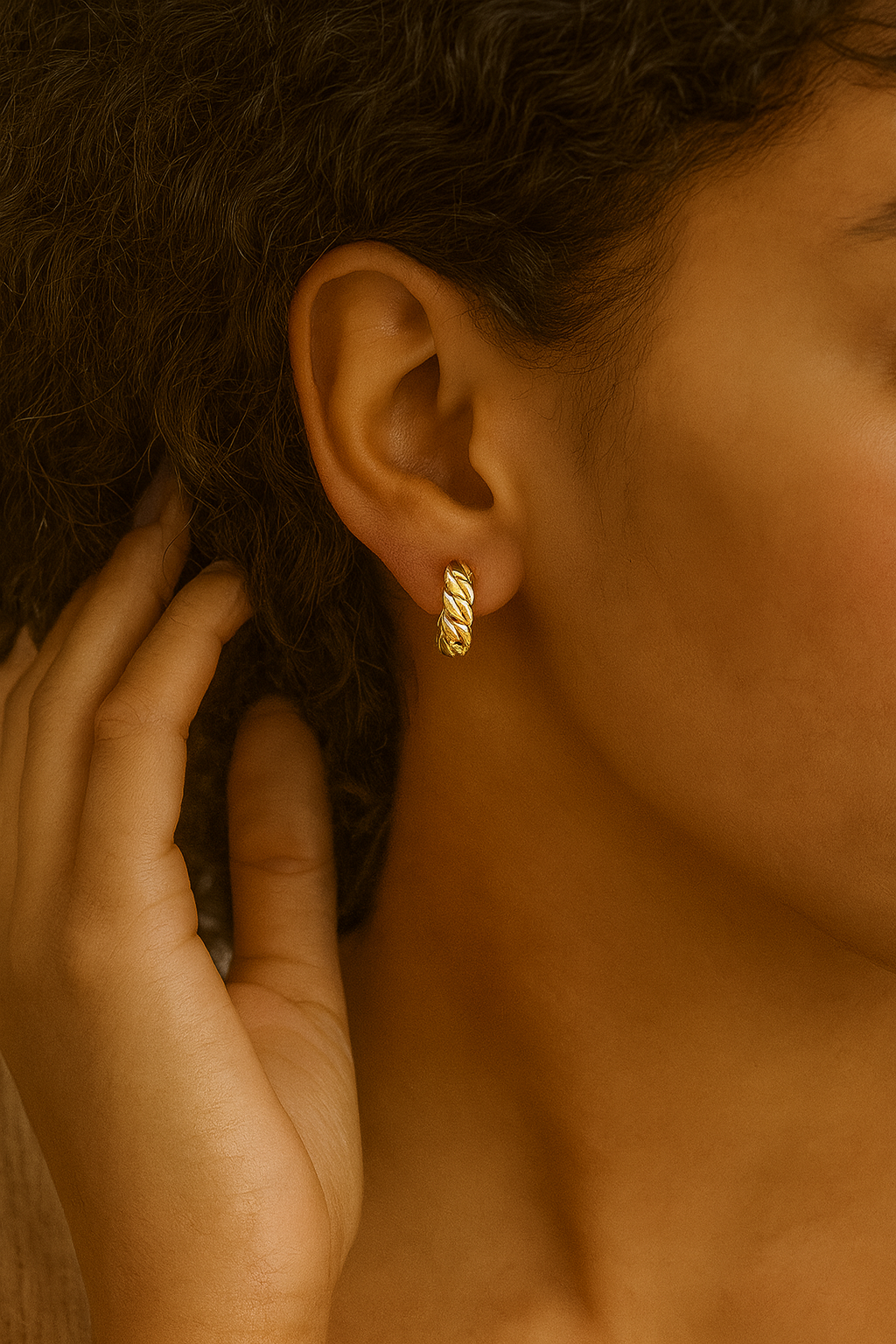 14k Curb Link Huggie Hoop Earrings